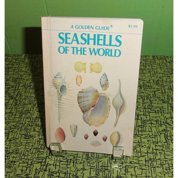 Vintage Seashells of the World Book 1962 A Golden Guide clear Lucite book stand - Picture 2 of 16